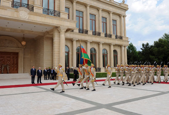 Президент Ильхам Алиев и его супруга Мехрибан Алиева ознакомили президента Государства Палестина с Фондом Гейдара Алиева – ОБНОВЛЕНО – ФОТО