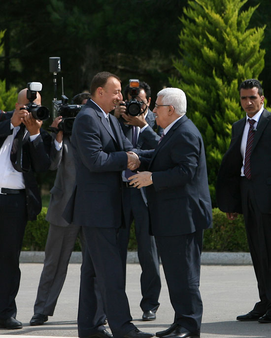 Президент Ильхам Алиев и его супруга Мехрибан Алиева ознакомили президента Государства Палестина с Фондом Гейдара Алиева – ОБНОВЛЕНО – ФОТО