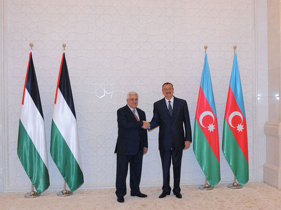 Президент Ильхам Алиев и его супруга Мехрибан Алиева ознакомили президента Государства Палестина с Фондом Гейдара Алиева – ОБНОВЛЕНО – ФОТО