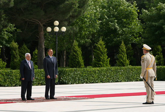 Президент Ильхам Алиев и его супруга Мехрибан Алиева ознакомили президента Государства Палестина с Фондом Гейдара Алиева – ОБНОВЛЕНО – ФОТО