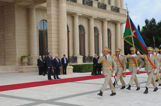 Президент Ильхам Алиев и его супруга Мехрибан Алиева ознакомили президента Государства Палестина с Фондом Гейдара Алиева – ОБНОВЛЕНО – ФОТО