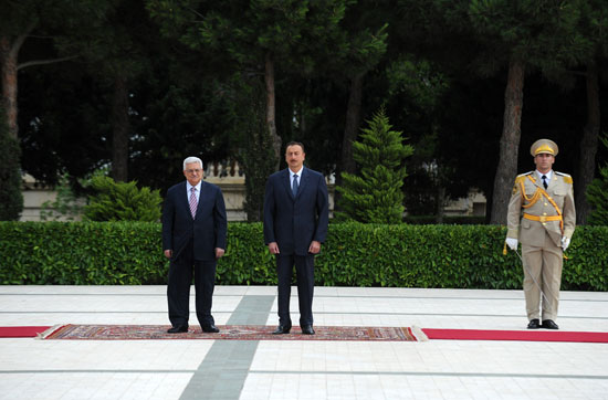 Президент Ильхам Алиев и его супруга Мехрибан Алиева ознакомили президента Государства Палестина с Фондом Гейдара Алиева – ОБНОВЛЕНО – ФОТО