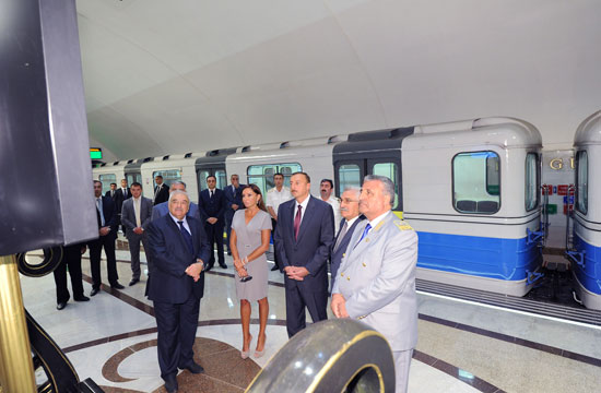 Президент Ильхам Алиев и его супруга Мехрибан Алиева приняли участие в открытии очередной станции Бакинского метрополитена – ОБНОВЛЕНО – ФОТО