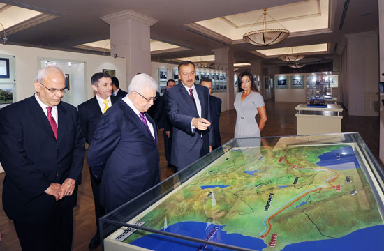 Президент Ильхам Алиев и его супруга Мехрибан Алиева ознакомили президента Государства Палестина с Фондом Гейдара Алиева – ОБНОВЛЕНО – ФОТО