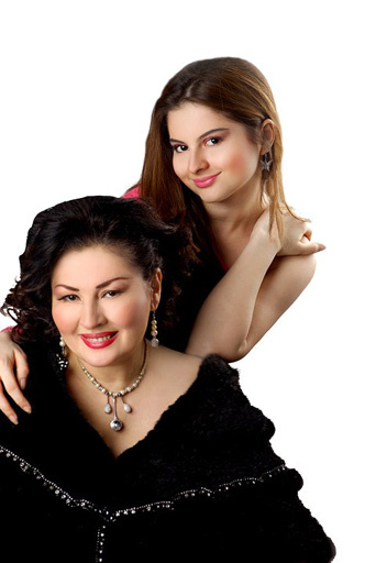 Айбениз Гашимова: "Айнишан впишет свое имя в историю "Славянского базара" - ФОТОСЕССИЯ