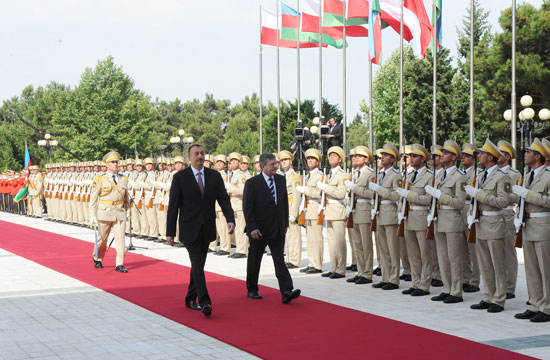 Президент Ильхам Алиев: "Азербайджан готов играть свою роль в обеспечении энергетической безопасности Европейского континента" – ОБНОВЛЕНО – ФОТО