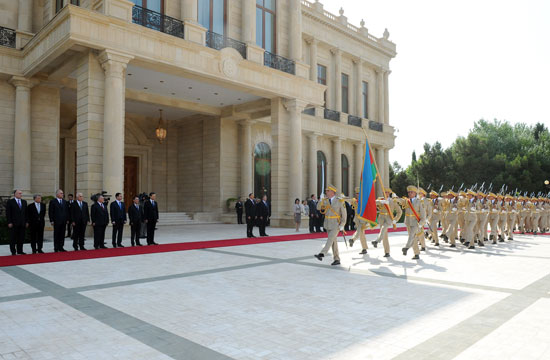 Президент Ильхам Алиев: "Азербайджан готов играть свою роль в обеспечении энергетической безопасности Европейского континента" – ОБНОВЛЕНО – ФОТО