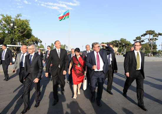 Президент Ильхам Алиев: "Азербайджан готов играть свою роль в обеспечении энергетической безопасности Европейского континента" – ОБНОВЛЕНО – ФОТО