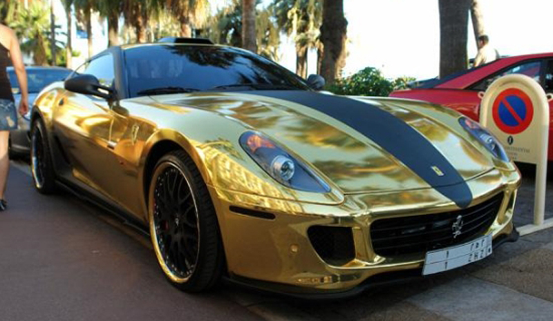 Эксклюзивный золотой суперкар Ferrari - ФОТО