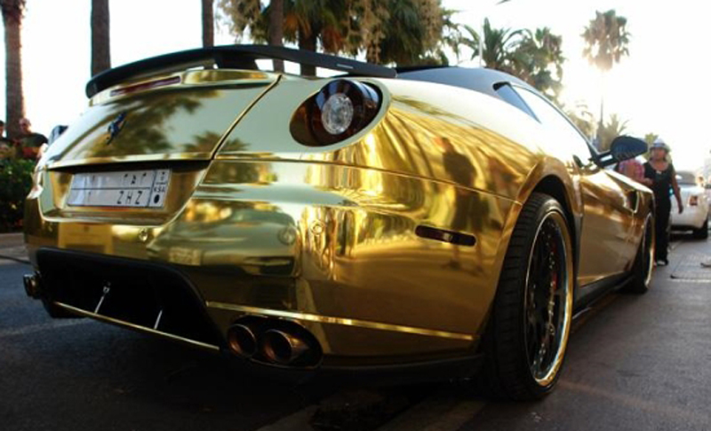 Эксклюзивный золотой суперкар Ferrari - ФОТО