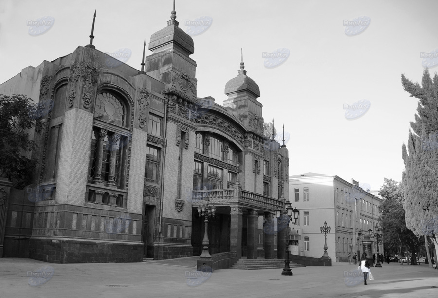 Центральные улицы Баку: черно-белые фантазии - ФОТОСЕССИЯ