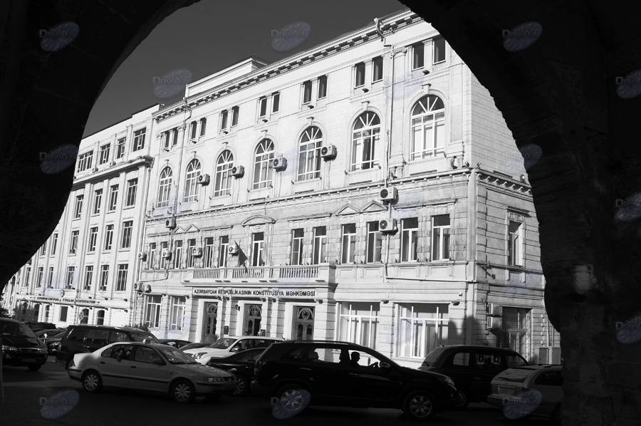 Центральные улицы Баку: черно-белые фантазии - ФОТОСЕССИЯ