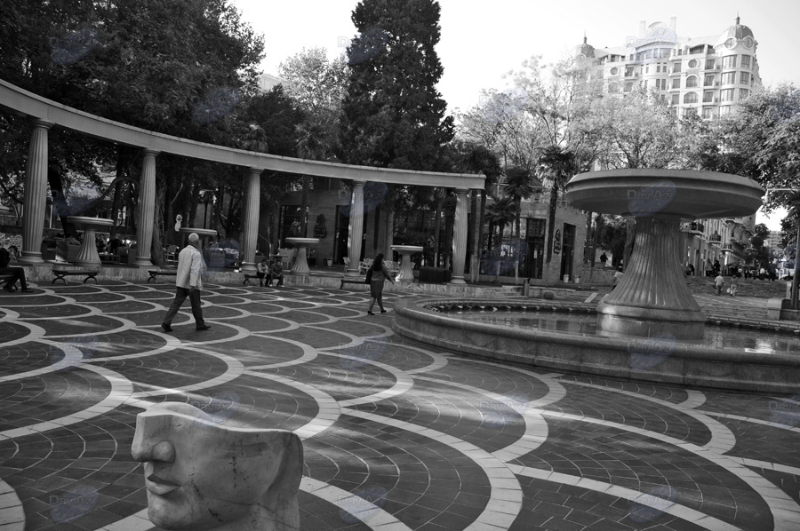 Центральные улицы Баку: черно-белые фантазии - ФОТОСЕССИЯ