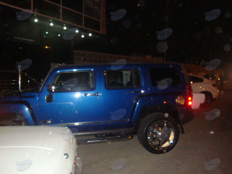 Азербайджанский певец подарил себе Hummer - ФОТО