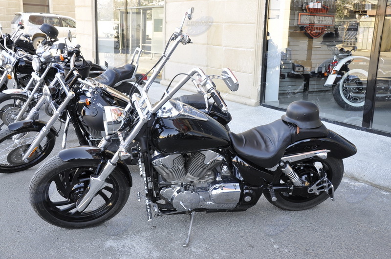 Легенда на двух колесах: Harley-Davidson рассекает по улицам Баку - ФОТОСЕССИЯ