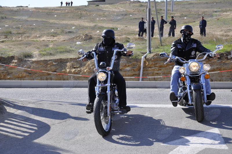 Легенда на двух колесах: Harley-Davidson рассекает по улицам Баку - ФОТОСЕССИЯ