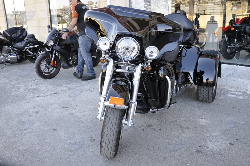 Легенда на двух колесах: Harley-Davidson рассекает по улицам Баку - ФОТОСЕССИЯ