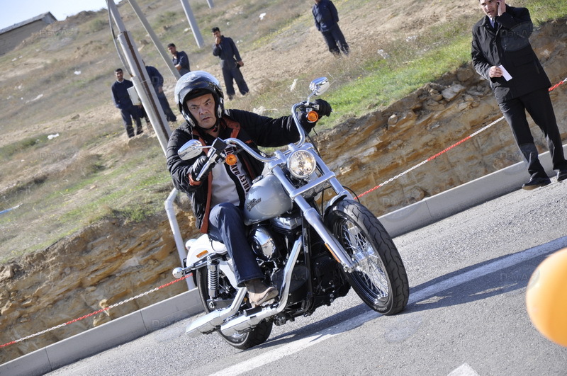 Легенда на двух колесах: Harley-Davidson рассекает по улицам Баку - ФОТОСЕССИЯ