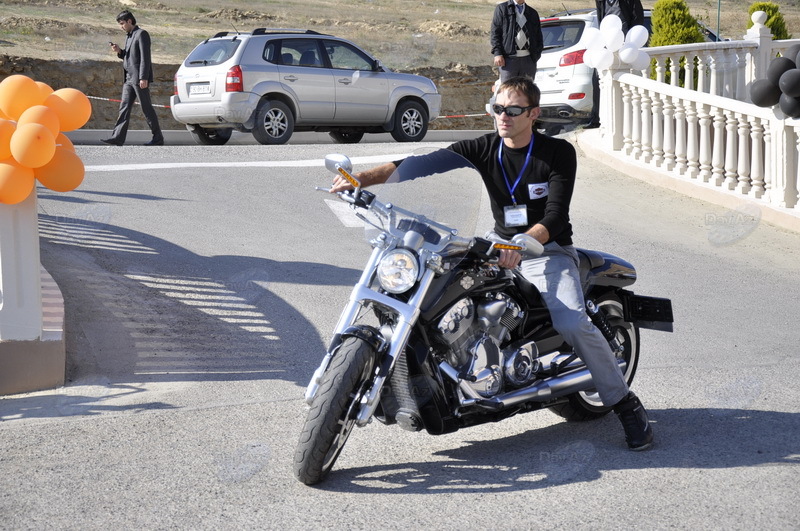 Легенда на двух колесах: Harley-Davidson рассекает по улицам Баку - ФОТОСЕССИЯ