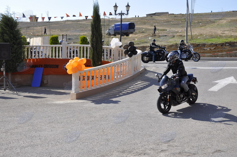 Легенда на двух колесах: Harley-Davidson рассекает по улицам Баку - ФОТОСЕССИЯ