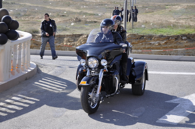 Легенда на двух колесах: Harley-Davidson рассекает по улицам Баку - ФОТОСЕССИЯ