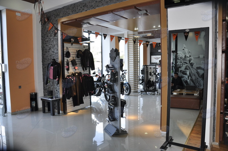 Легенда на двух колесах: Harley-Davidson рассекает по улицам Баку - ФОТОСЕССИЯ
