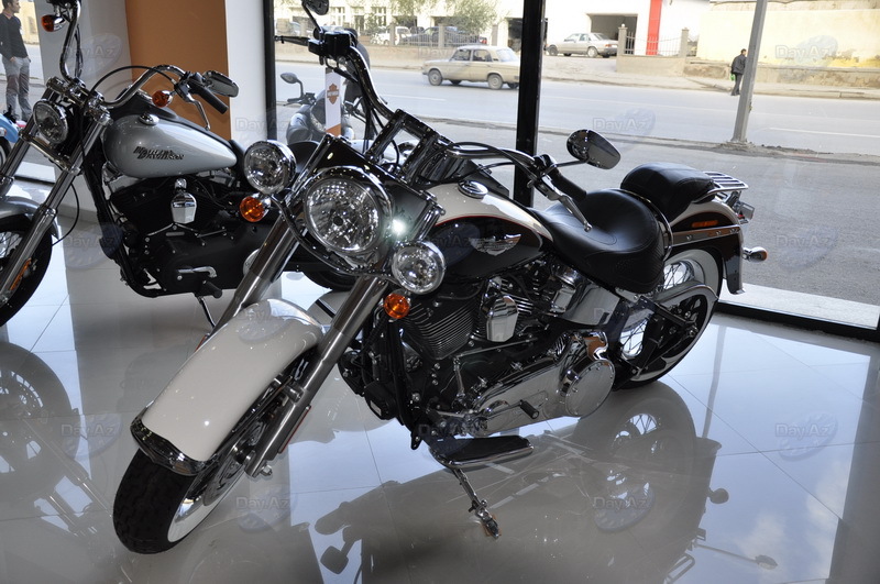 Легенда на двух колесах: Harley-Davidson рассекает по улицам Баку - ФОТОСЕССИЯ