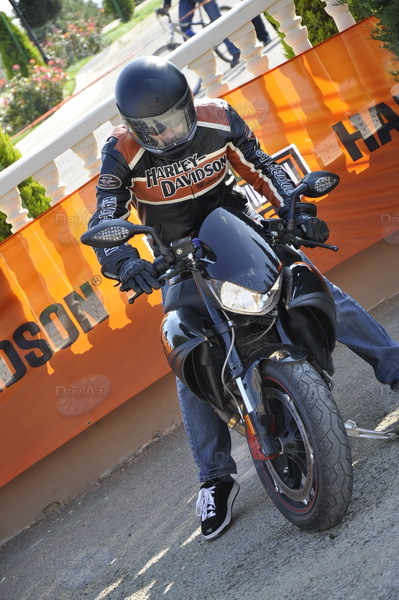 Легенда на двух колесах: Harley-Davidson рассекает по улицам Баку - ФОТОСЕССИЯ