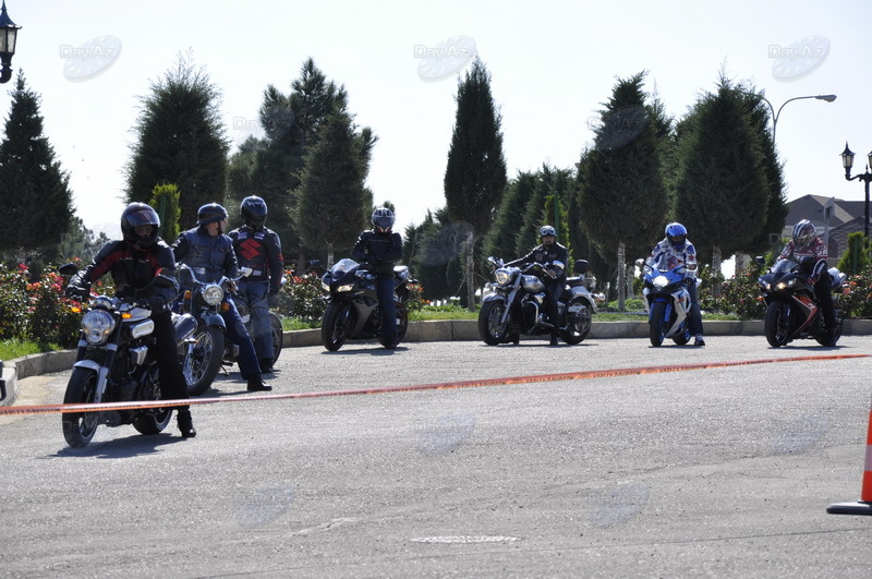 Легенда на двух колесах: Harley-Davidson рассекает по улицам Баку - ФОТОСЕССИЯ