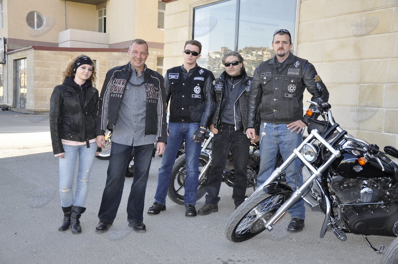 Легенда на двух колесах: Harley-Davidson рассекает по улицам Баку - ФОТОСЕССИЯ