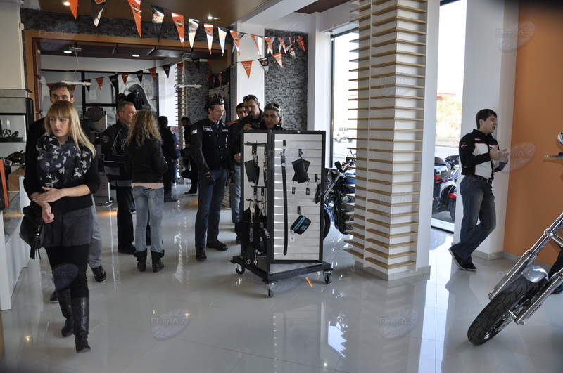 Легенда на двух колесах: Harley-Davidson рассекает по улицам Баку - ФОТОСЕССИЯ