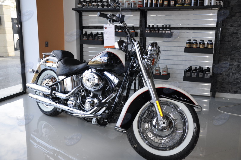 Легенда на двух колесах: Harley-Davidson рассекает по улицам Баку - ФОТОСЕССИЯ