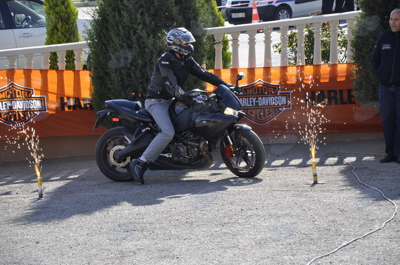 Легенда на двух колесах: Harley-Davidson рассекает по улицам Баку - ФОТОСЕССИЯ