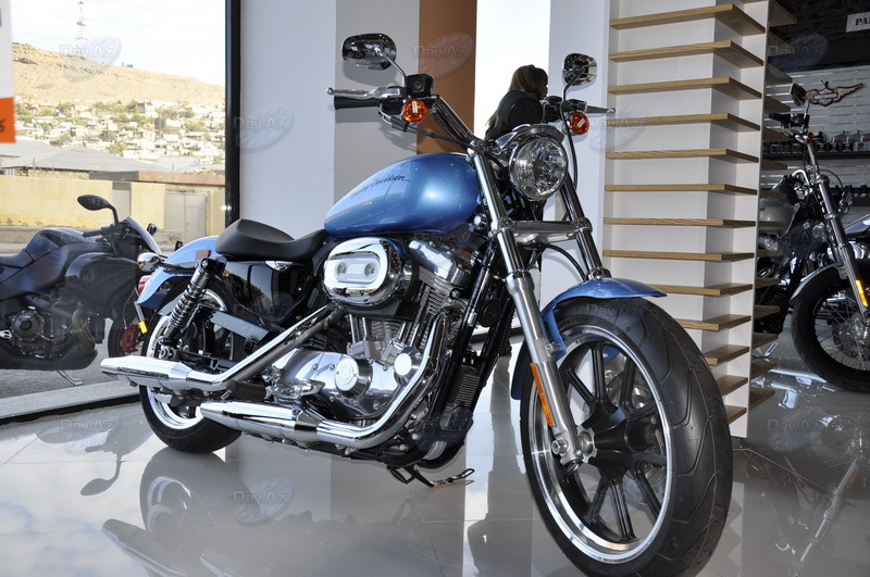 Легенда на двух колесах: Harley-Davidson рассекает по улицам Баку - ФОТОСЕССИЯ