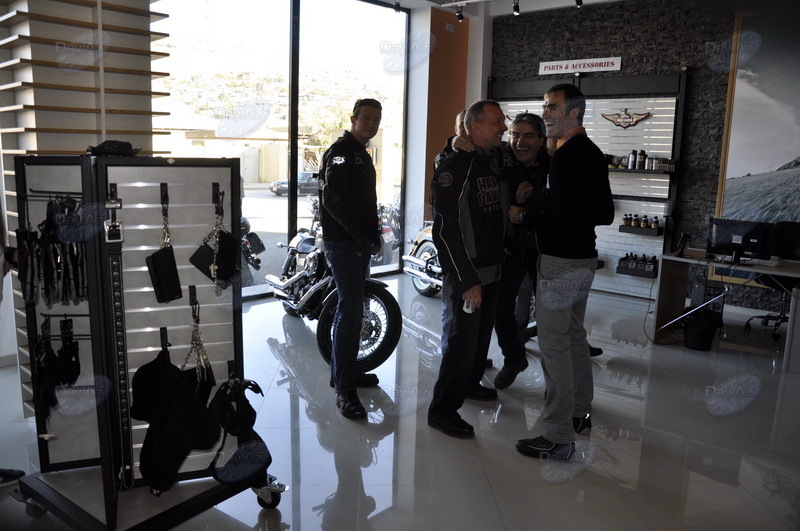 Легенда на двух колесах: Harley-Davidson рассекает по улицам Баку - ФОТОСЕССИЯ