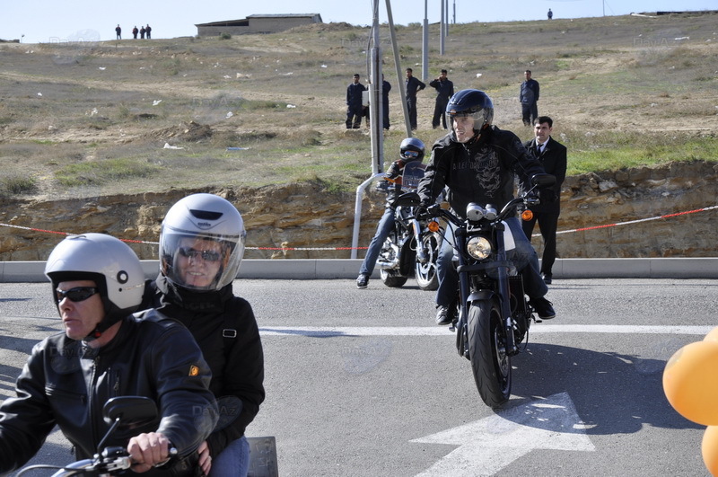 Легенда на двух колесах: Harley-Davidson рассекает по улицам Баку - ФОТОСЕССИЯ