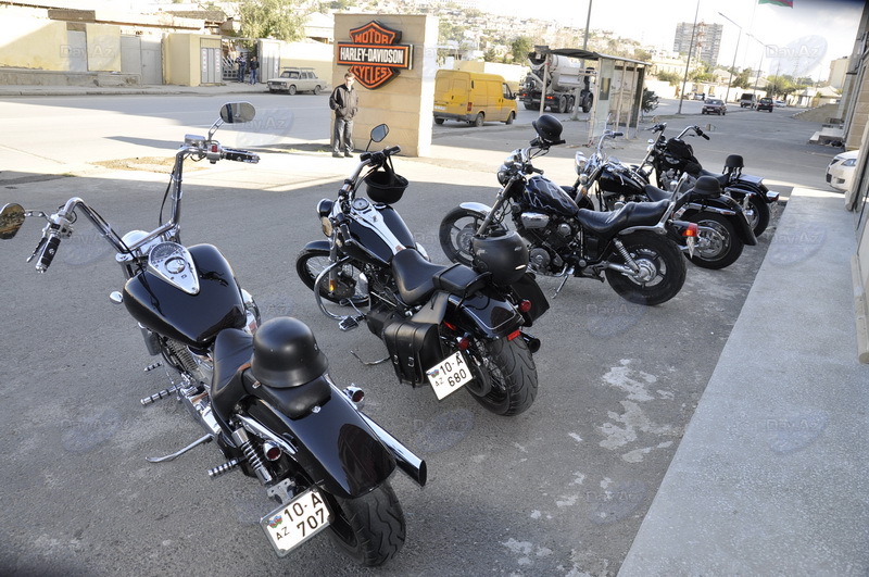 Легенда на двух колесах: Harley-Davidson рассекает по улицам Баку - ФОТОСЕССИЯ