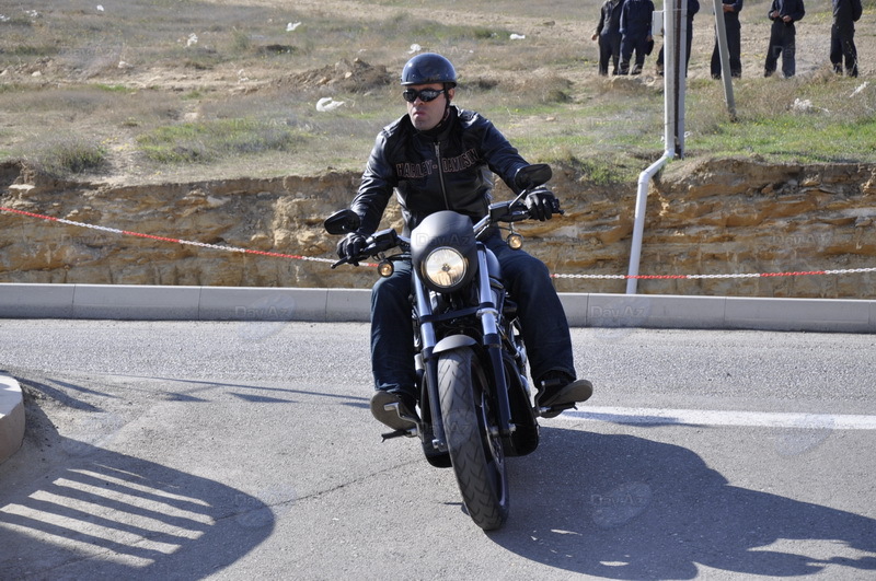 Легенда на двух колесах: Harley-Davidson рассекает по улицам Баку - ФОТОСЕССИЯ