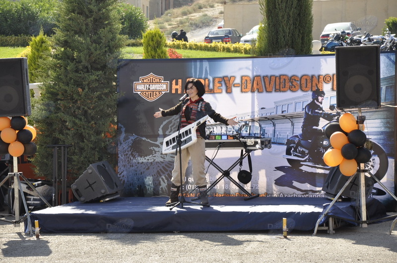 Легенда на двух колесах: Harley-Davidson рассекает по улицам Баку - ФОТОСЕССИЯ