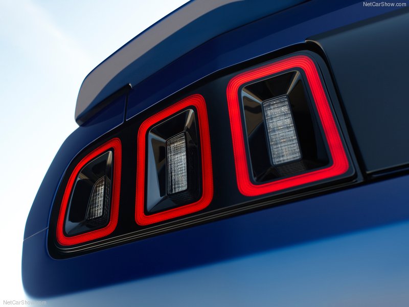 Ford обновил четыре модели Mustang, добавив им мощности - ФОТОСЕССИЯ