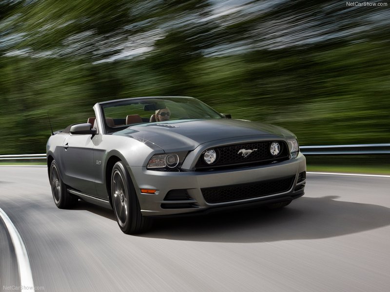 Ford обновил четыре модели Mustang, добавив им мощности - ФОТОСЕССИЯ