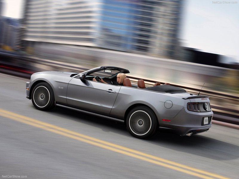 Ford обновил четыре модели Mustang, добавив им мощности - ФОТОСЕССИЯ