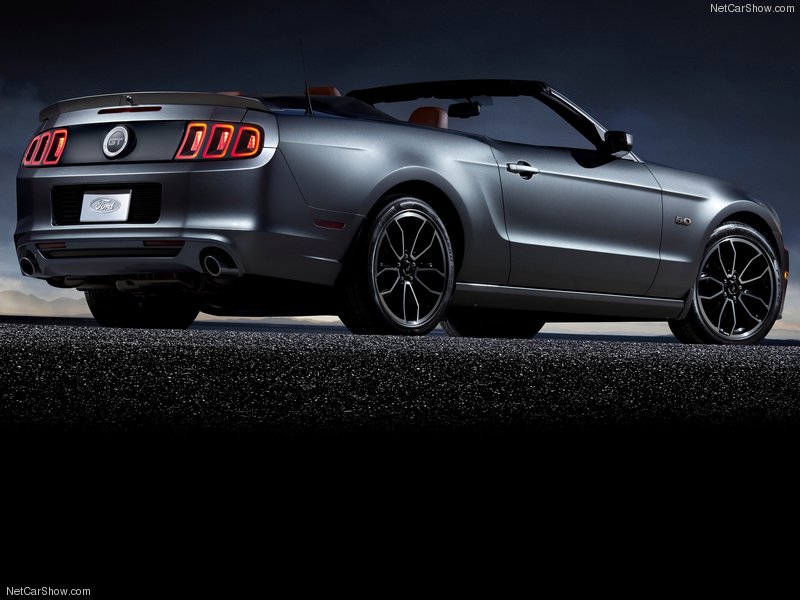 Ford обновил четыре модели Mustang, добавив им мощности - ФОТОСЕССИЯ