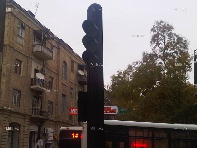 Неисправный светофор парализовал движение в центре Баку – ФОТО