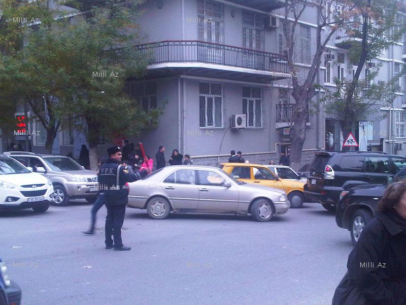 Неисправный светофор парализовал движение в центре Баку – ФОТО