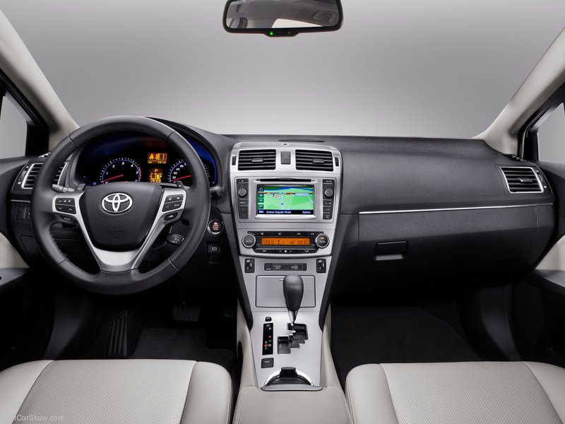 Toyota приступает к производству обновленной модели Avensis 2012 - ФОТОСЕССИЯ