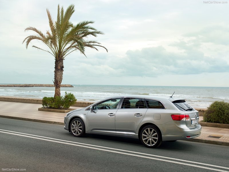 Toyota приступает к производству обновленной модели Avensis 2012 - ФОТОСЕССИЯ