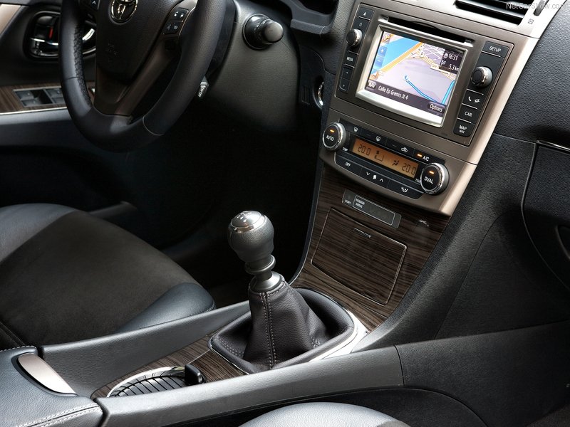 Toyota приступает к производству обновленной модели Avensis 2012 - ФОТОСЕССИЯ