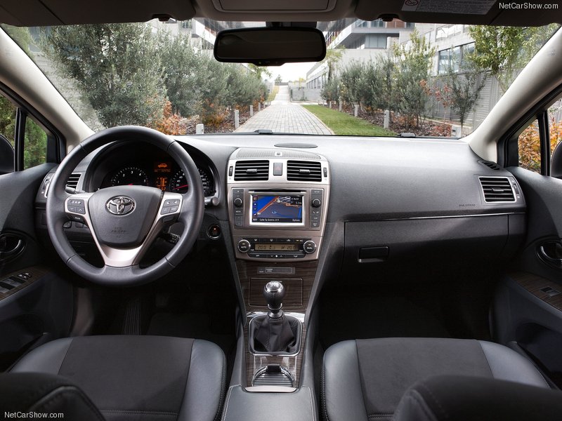 Toyota приступает к производству обновленной модели Avensis 2012 - ФОТОСЕССИЯ