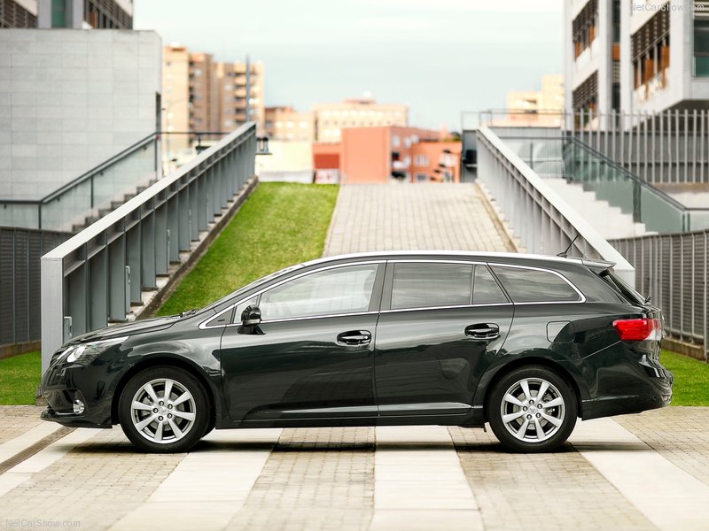 Toyota приступает к производству обновленной модели Avensis 2012 - ФОТОСЕССИЯ